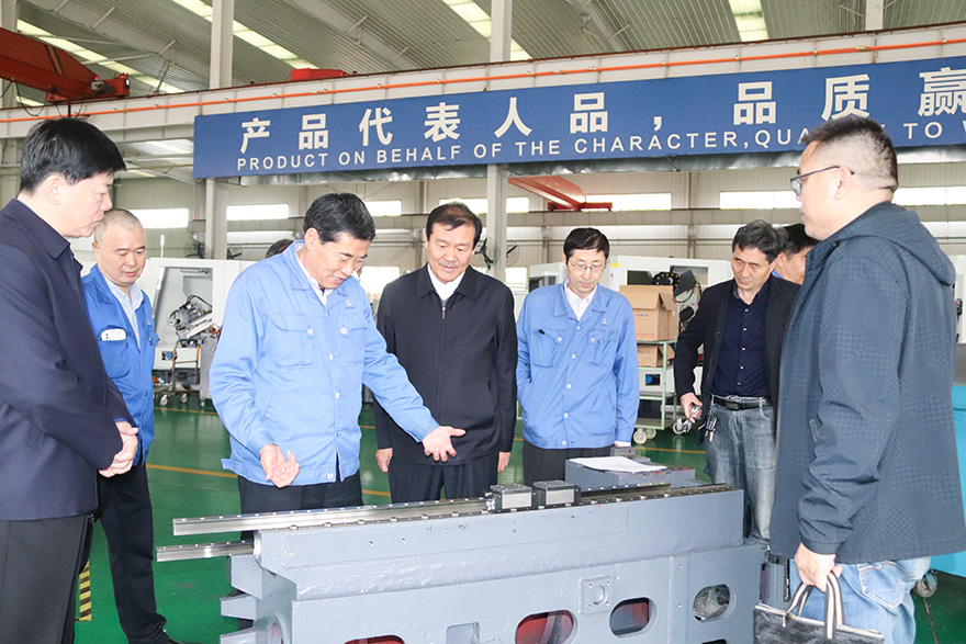  臨沂市技師學(xué)院領(lǐng)導(dǎo)蒞臨金星機(jī)床考察 共商產(chǎn)教融合新篇章