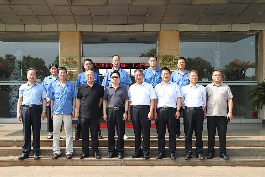  省市原領(lǐng)導(dǎo)陪同匈牙利考察團(tuán)訪問(wèn)金星機(jī)床 共謀發(fā)展新篇章